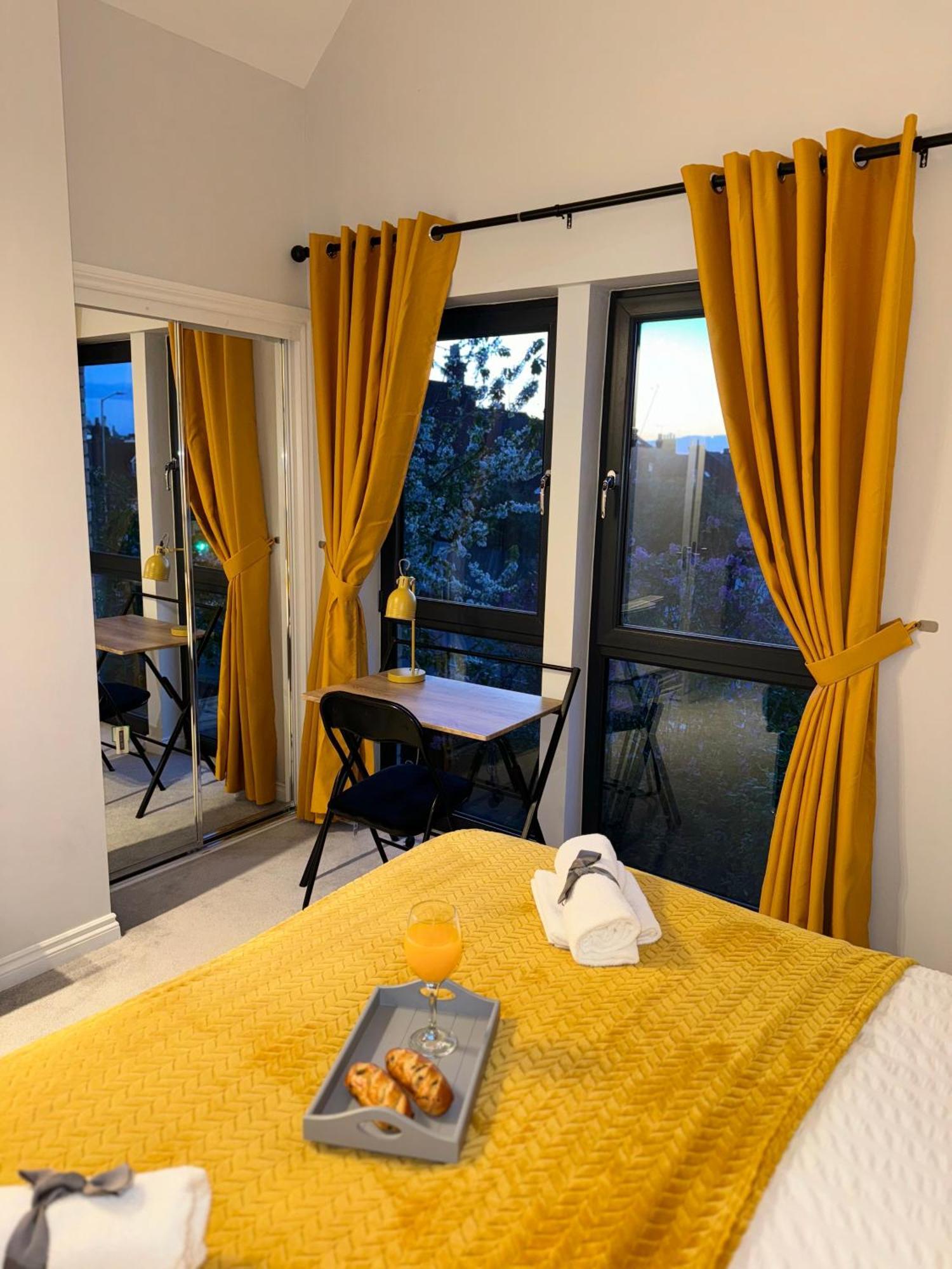 Nhs Workers And Students Haven - The Bee Hive Villa Reading Kültér fotó